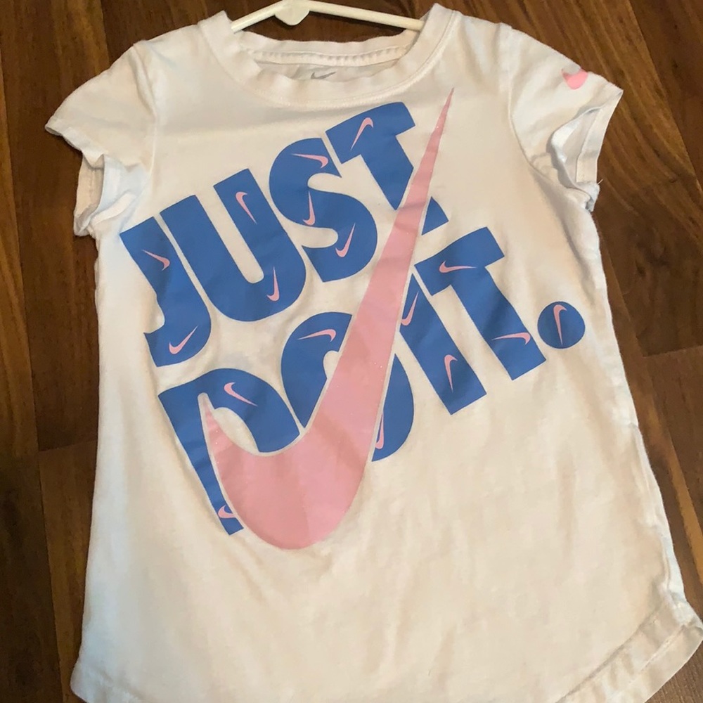 Nike girls size 6 shirt